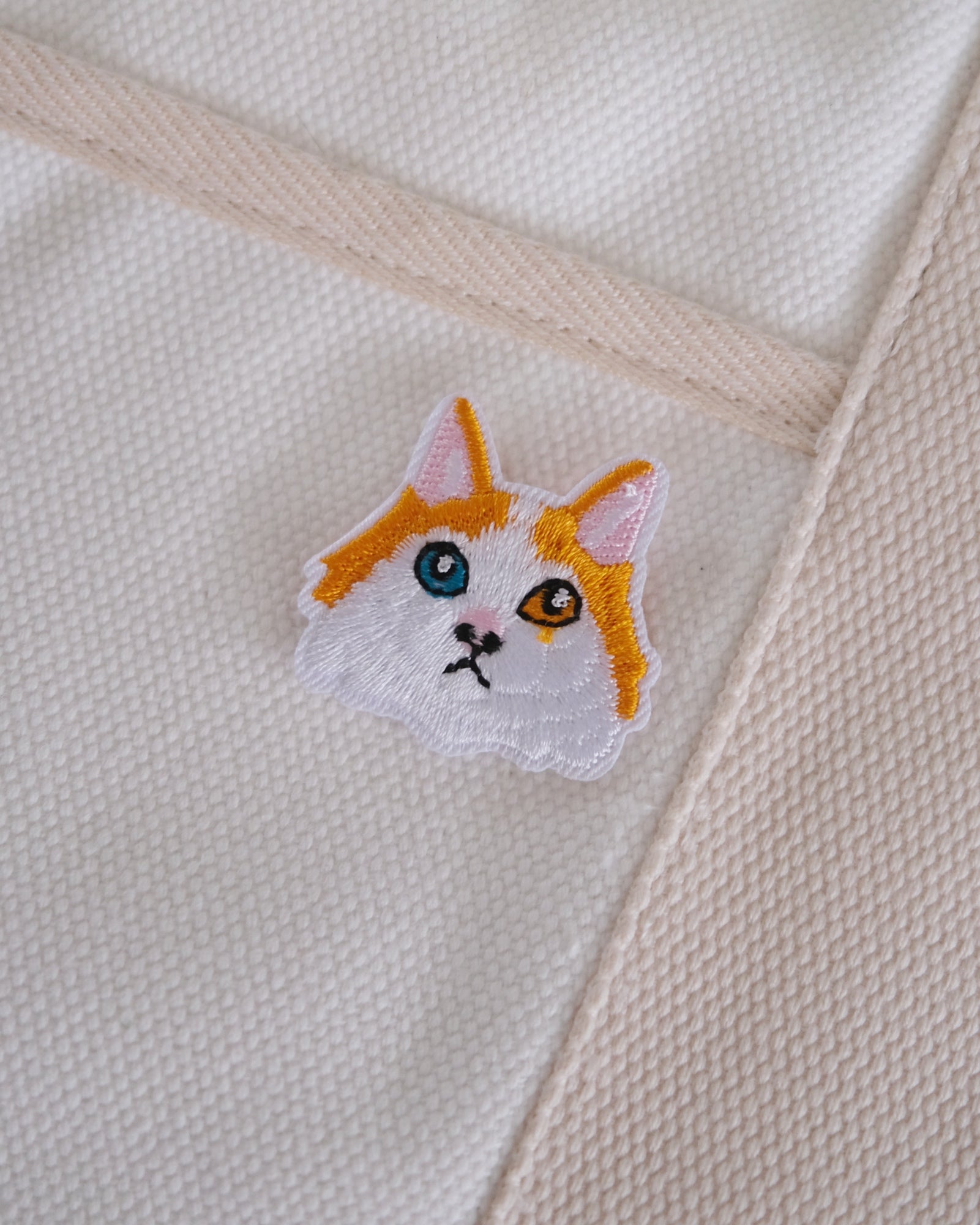 Heterochromia Cat Iron-on Patch.